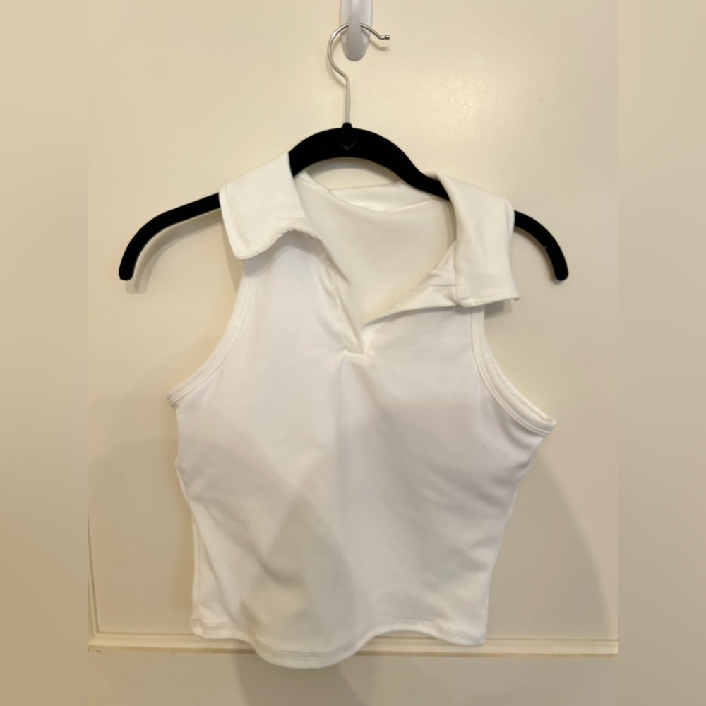 WHITE COLLARED TEE
